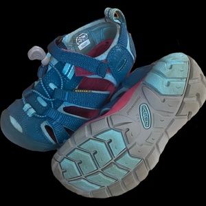 Keen toddler girls sandals. Size 9